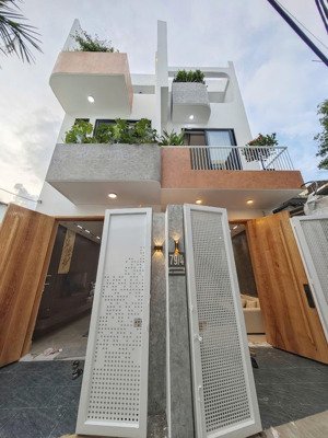 bán nhà riêng chính chủ 3 tầng tại thanh khê, gần biển 200m