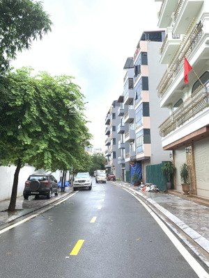 còn duy nhất một lô đất galaxy vạn phúc, phân lô ô tô tránh, 2 mặt thoáng, 60m2 chỉ hơn 18 tỷ.