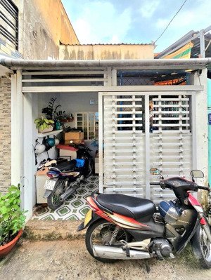 bán nhà sổ hồng riêng mặt tiền hẻm - đối diện công an thị trấn nhà bè