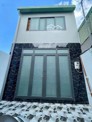 nhà sổ hồng riêng kdc đường nguyễn thị sáng. giá: 2,389 tỷ.