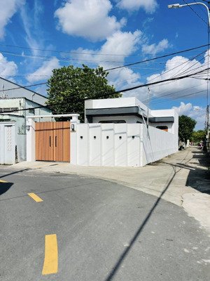 nhà kế vòng xoay an lạc bình tân, 650 triệu. 8x30m. cho thuê nguyên căn 20tr/th. ngay chợ tân tạo