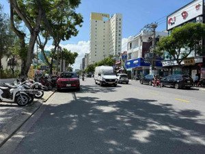 bán khách sạn 5 tầng ngay biển nguyễn tất thành chỉ 14,x tỷ giá siêu tốt