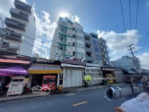 bán căn hộ dịch vụ 6 tầng thang máy mt đường nhựa 20m. đối diện công viên phần mềm quang trung