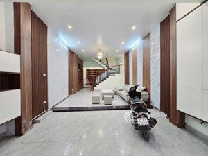 chính chủ bán nhà quan hoa, cầu giấy 70m2x5tầng,mt4.8m giá 13tỷ dân xây full nội thất thông số vàng
