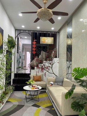 bán gấp nr 40m2 tại mỗ lao, hà đông giá11,5 tỷ, 4pn, thang máy xin sò lô góc.
