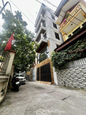 nhà 6 tầng , xuân đỉnh , view sân chơi , oto dừng đỗ, để tầng 1 , thang máy , full nội thất cao cấp