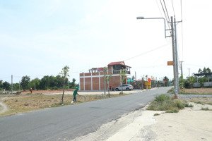 bán lô đất vàng tt cần đước, khu dân cư đông đúc, giá quá tốt