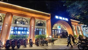 cho thuê siêu phẩm phố ẩm thực vũ phạm hàm, diện tích:600m2, mặt tiền: 30m, thang máy, pccc đầy đủ