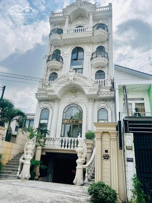 cho thuê toà nhà 7 lầu - hoàn công - có pccc - tầng hầm (thang máy)