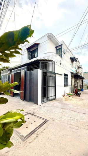 nhà 2 mặt tiền, oto đậu ngay nhà, 2 oto né nhau, gần 40m2 mà có 1.689 thôi, lê văn khương