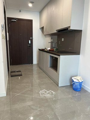 chính chủ cho thuê căn hộ studio sunshine green iconic, đồ cơ bản. lh 