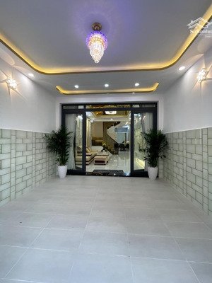 nhà 3 tầng/ sân rộng- hẻm thoáng huỳnh tấn phát- sát nam long- 4 x 13 m- nội thất đầy đủ