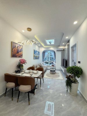 cần tiền bán gấp căn hộ sky garden - pmh - q7 nhà đẹp, mới 100%. lh: em hằng