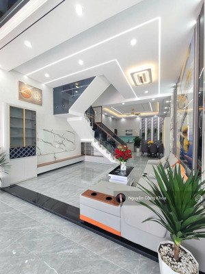 bán nhà đúc 3 tấm đẹp, ngang 5m, có nội thất, kdc gần vincom 2km, p.tân đông hiệp, tp.dĩ an