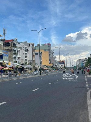 bán nhà 3 mặt tiền dương quảng hàm gò vấp, tp.hcm. dt 15,7x20 giá 63.5 tỷ