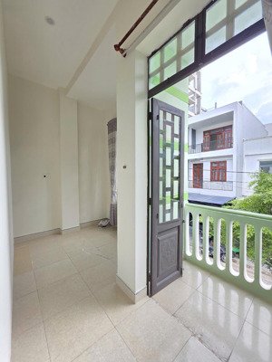 sơn trà, nhà 2 tầng gần biển, ngay cạnh 2 tòa căn hộ của sun group. giá 10.x tỷ