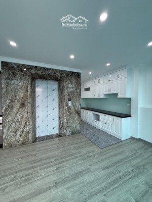 siêu phẩm - phố chợ - kinh doanh giá hiếm 5,5 tầng chỉ hơn 18 tỷ, gara ô tô thang máy