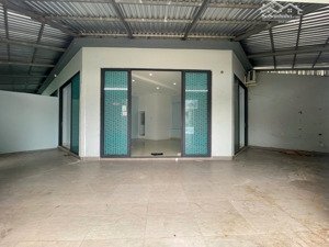 - phòng có : sân để xe riêng - nối đi riên view công viên , 50m2 ( 1pn + 1wc )