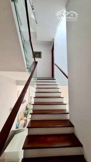 nhà đường 882,phú hữu,66m giá 6.3tỷ thương lượng