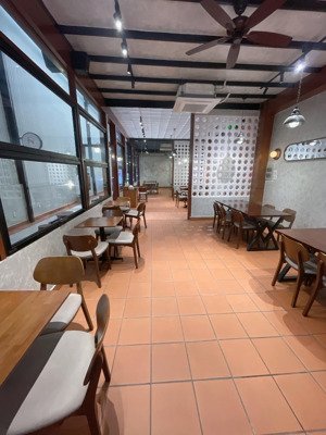 mới đẹp, mặt tiền nguyễn xí sàn trống suốt 7x18m, 130m2. 30tr