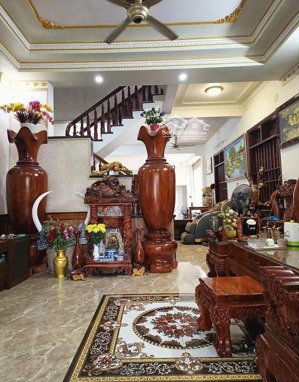 cần bán gấp căn nhà 1 trệt 1 lầu 165m2,mới đẹp ngay p. bình đa, biên hoà. giá chỉ 4 tỷ 950 triệu