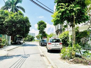 nhà đẹp ô tô qua phúc lợi, ngõ thông thoáng xe phi vèo vèo.