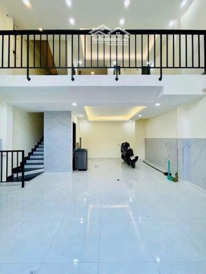 mua đất tặng căn nhà diện tích sử dụng 300m2 ở mt nhựa tân phú trung, củ chi, shr giá 3,7 tỷ