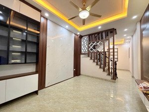 bán nhà đẹp khương đình - 40m2 - 4 tầng - 11.x tỷ - nhà mới kính koong - ngõ to, ô tô tránh