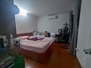 chính chủ cần bán căn hộ 2205 tòa intracom trung căn dt 118m 3 ngủ 2wc full nt 