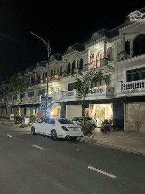 bán gấp shophouse tại thăng long central city, 3,05 tỷ, 80m2, 3pn, 4wc