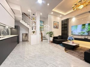 chính kinh, thanh xuân. dt 45m² x 5 tầng, mt 6,5m, giá 12,6 tỷ. 2 mặt thoáng, phân lô.