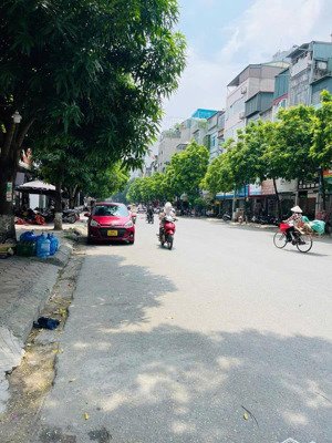 siêu phẩm nhà mặt phố trần quốc hoàn 5 tầng kinh doanh sầm uất vỉa hè rộng 10m giá 8,5 tỷ sổ đổ