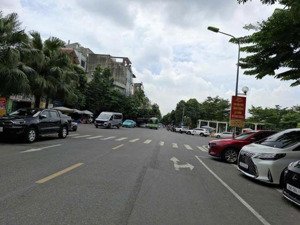 bên nhà lô góc mặt phố hoàng như tếp đối diện bệnh viện tâm anh kinh doanh