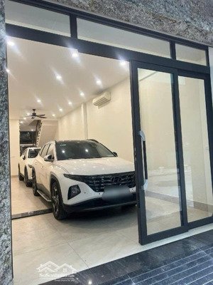 chủ cần bán gấp nhà 5 tầng 100m2 cạnh chợ việt hưng đường ô tô tránh. vị trí kinh doanh