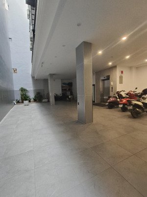 toà căn hộ mini dt 136m2 mặt 10m xây 8 tầng. gần phố, gần hồ tây. doanh thu khủng