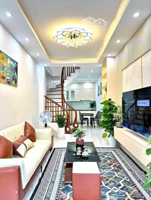 bán nhà di trạch 40m2 - oto đỗ cửa - 5.5tỷ - đưởng thông