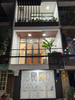 ngay cổng đại học hutech, nhà mới vào ở ngay, đường ung văn khiêm, dt 4x17m, 3 tầng, giá 11,5 tỷ tl