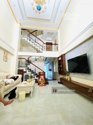 bán nhà mặt tiền đường phạm hữu lầu-q7, giáp phú mỹ hưng-7 tỷ 9