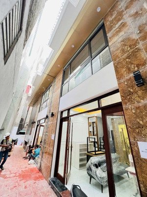 bán nhà 6 tầng có thang máy cổ nhuế, giá: 8.7 tỷ. sổ đỏ sẵn. diện tích: 35.3m2