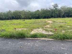 chủ ngộp nặng 500m2 mặt tiền 10m, sau lưng ủy ban phước an đường xe ô tô , gần chợ trường học 580tr