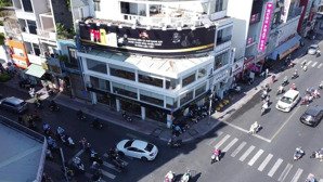 nhà góc 2 mặt tiền ngay đường 3/2, quận 10. dt 16m x 16m, kc: 5 tầng - 180 triệu/th. giá bán 62 tỷ.