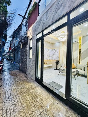 nguyễn văn lạc, p. ngang 7,8 x 3,4m. công nhận: 24m2. 2 tầng đúc + 2 phòng ngủ+2 toilet + ban công