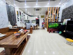 Bán nhà mặt phố Hồng Tiến 100m2 vị trí đẹp lô góc kinh doanh tốt đủ công năng 57 tỷ