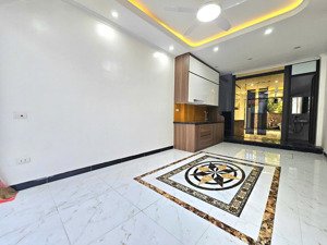 ô tô 7 chỗ vào nhàbán nhà cầu diễn - 6 tầng mới - có thang máy - 35m - mỗi tầng 1 pn + nội thất