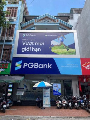 hot! cho thuê nhà mặt phố chùa láng, 60m x 3 tầng, mt : 5.5m, vị trí gần vincom, giá : 42tr/tháng