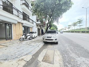 bán 2 nhà mặt phố nguyên văn linh, thang máy ,85m_mt 9.6m ,vỉa hè rộng,kinh doanh đa dạng