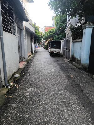 ngõ ô tô: 64m2 đất, ô tô vào tận đất