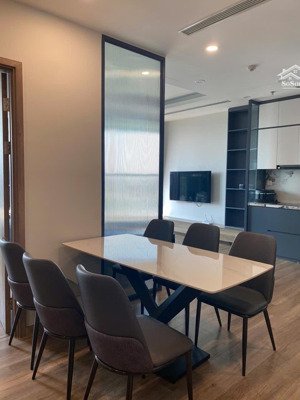 cần bán căn 3 ngủ toà r3 onsen giá 8.2 tỷ bao phí full đồ đẹp lh 