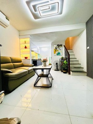 hàng hiếm - nhà đẹp full nội thất - cách phố 50m - về ở ngay (sổ đỏ chính chủ) minh khai, hoàng mai