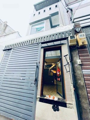 nhà chính chủ cần bán ở trung tâm quận 4..